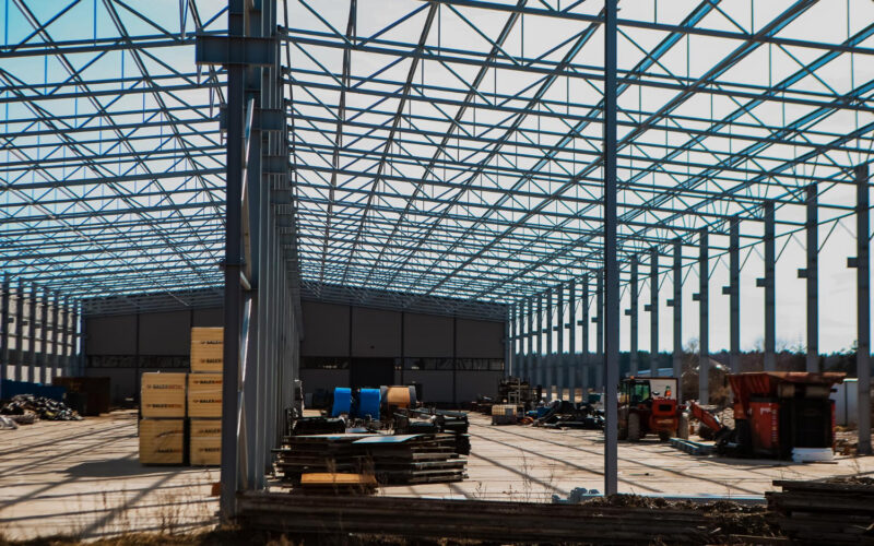 ЛСТК vs горячекатаные металлоконструкции: какой каркас выбрать